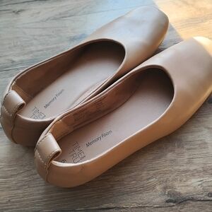 Time and Tru Women's Tan Ballet Flats